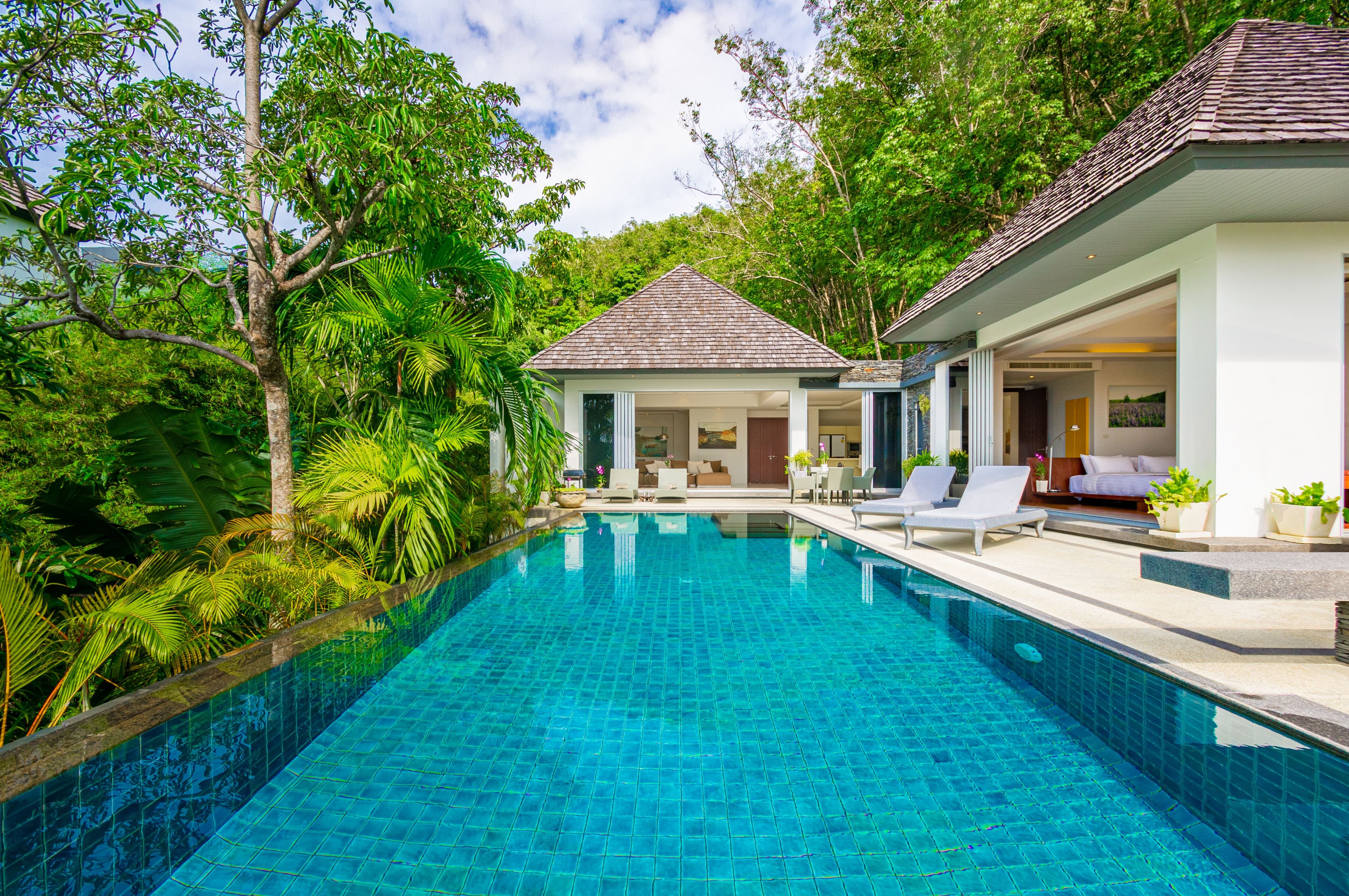 Villa de luxe 4 chambres, avec vue sur la piscine dans le projet The Residences Overlooking, à Layan.