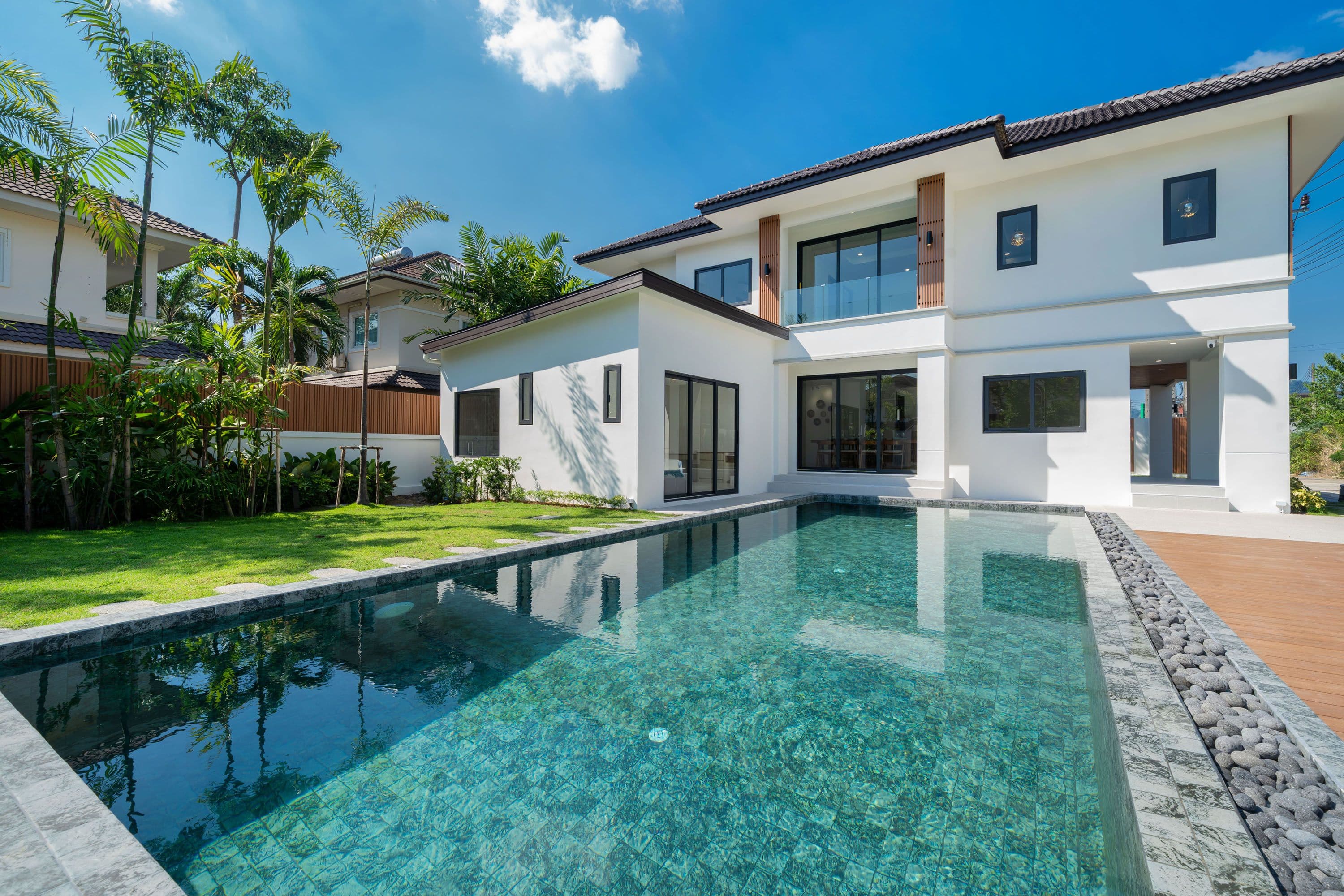 豪华四卧室别墅，位于Thalang的Super Villas Residence项目，享有泳池景观。