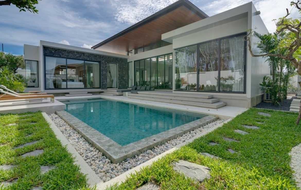 Chic vila se 4 ložnicemi, s výhledem na bazén v projektu Botanica Modern Loft, na pláži Bangtao/Laguna