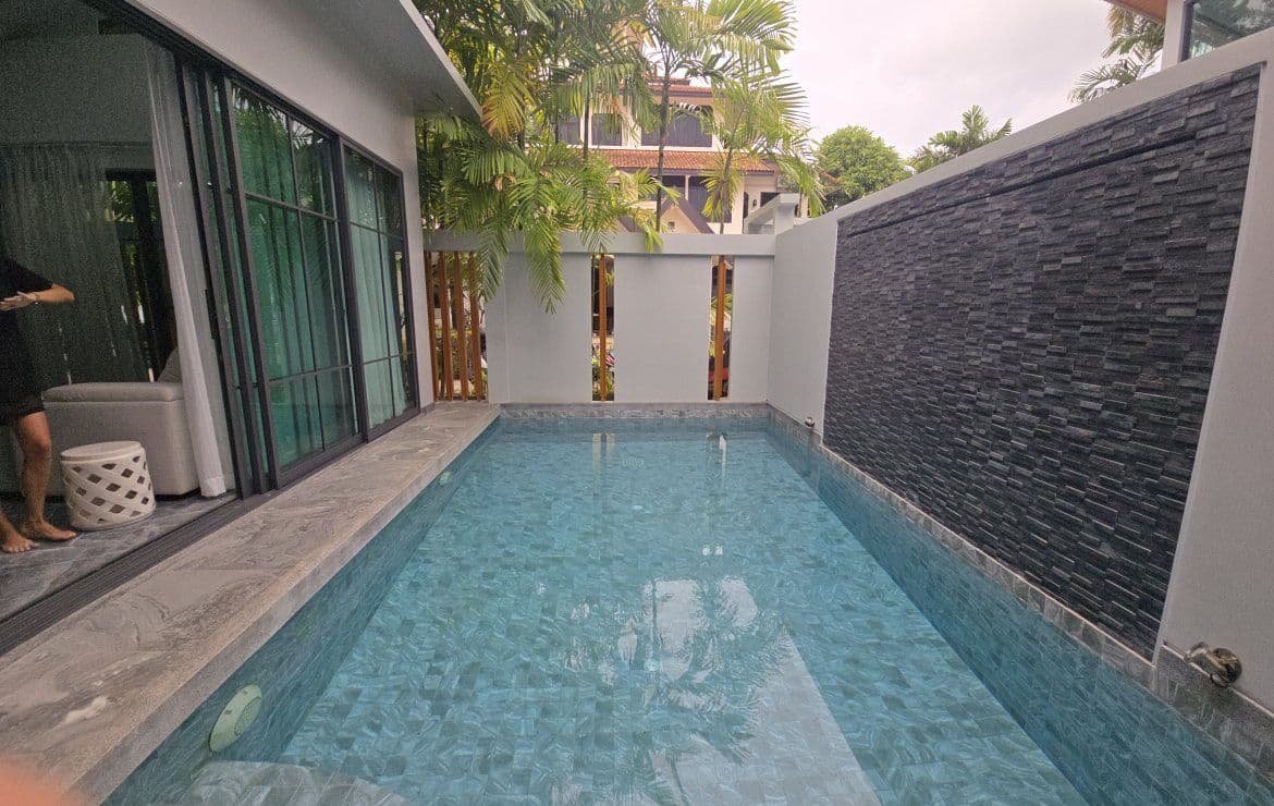 Villa incroyable de 2 chambres, avec vue sur la piscine dans le projet Crystal Villa, sur la plage de Nai Harn.